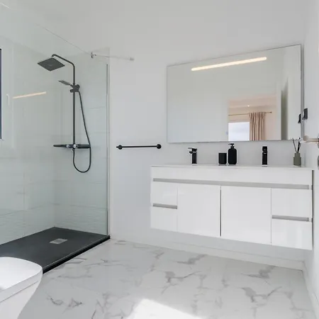 Skyline By Madeira Gaula