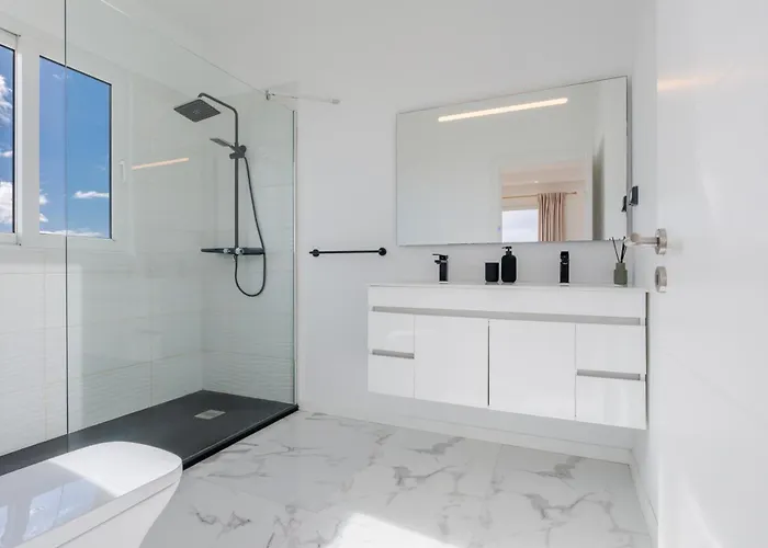 Skyline By Madeira Gaula